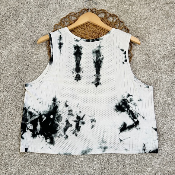 SOLD | Lululemon Train to Be Tank Top Shibori Mesh Deep Coal Size 10 - Picture 6 of 11